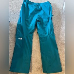 The North Face snowboard pants. Worn 1 time. Brand new condition.